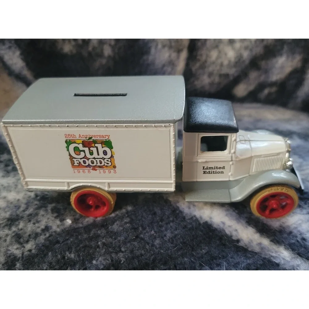 Ertl Cub Foods 25th‎ Anniversary Truck Bank 1993 Limited Edition Diecast